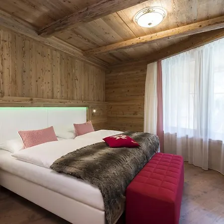 Aurina Hotel *
